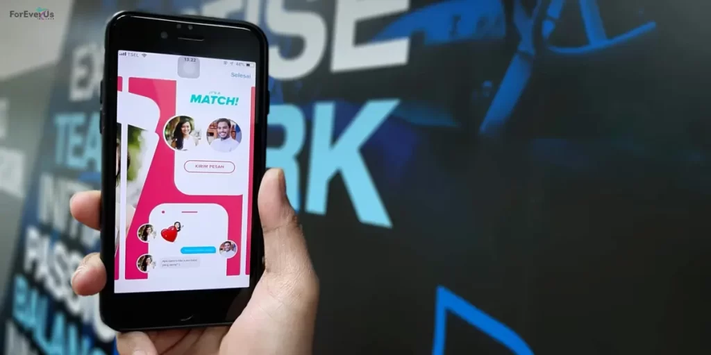 How To Start a Conversation On Dating App - Featured Image